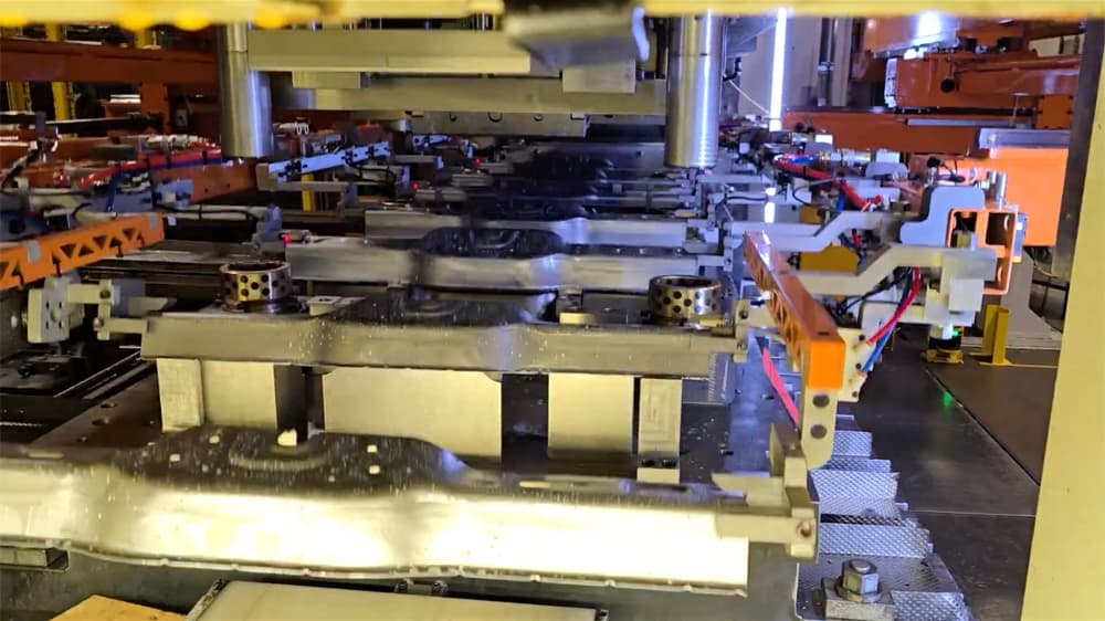 servo press with transfer unit in action