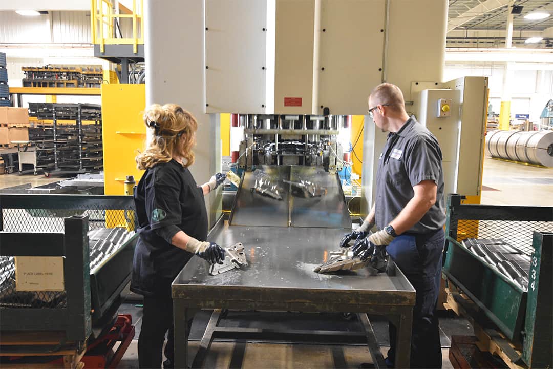 operating servo press